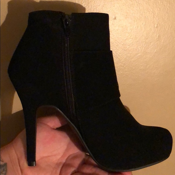 Heels - Picture 3 of 3